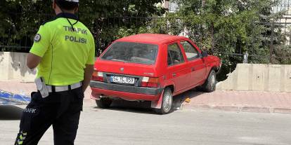 Dur ihtarına uymadı önce polise ardından duvara çarptı