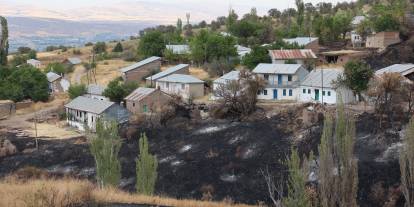 Sivas Valisi Şimşek, Yangında Zarar Gören 12 Evi Yerinde İnceledi