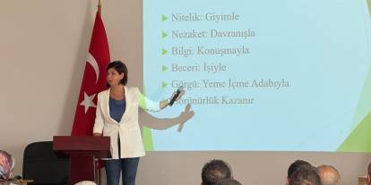 Kurum çalışanlarına protokol ve nezaket kuralları eğitimi verildi