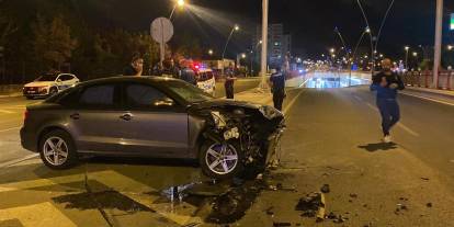 Ters yöne dönmeye çalışan otomobil kazaya neden oldu