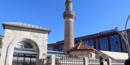 5 asırlık cami ibadete açıldı!