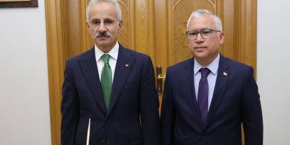 Bakan Uraloğlu "Şeref Defteri"ni imzaladı!