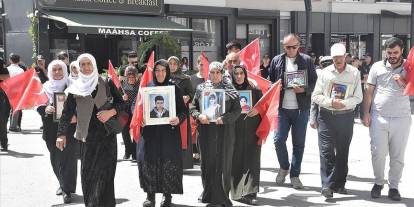 DEM Parti binası önündeki "evlat nöbeti"ni sürdürdüler