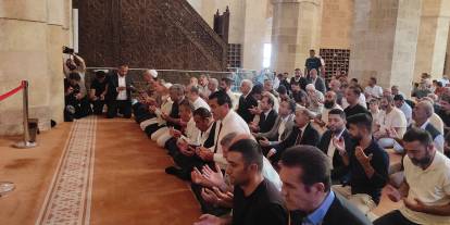Özgür Özel Divriği Ulu Camii'de Cuma namazı kıldı