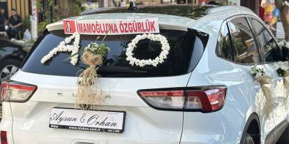Sivas'ta Yeni Evli Çiftten Dikkat Çeken Mesaj: "İmamoğlu'na Özgürlük"
