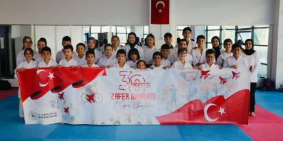 Karateciler Zafer Bayramı için tatamiye çıktı