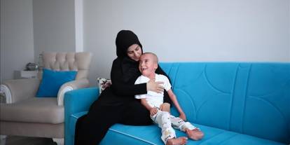 Balık pulu hastası bir oğlunu kaybeden anne, ömrünü diğer hasta evladına adadı