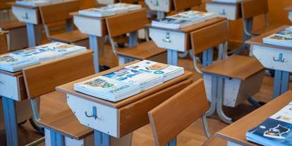 Ücretsiz dağıtılacak ders kitapları okul sıralarındaki yerini aldı