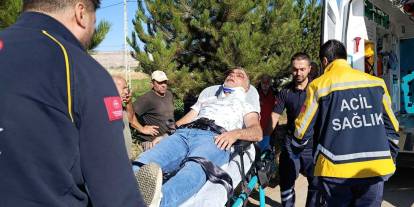 Direksiyon hakimiyetini kaybeden motosiklet kaza yaptı!