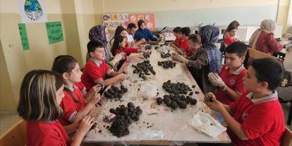 Yanan yerler öğrencilerin ellerinde yeşerecek