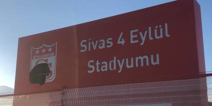 Sivasspor logolu tabela hâlâ onarılmadı