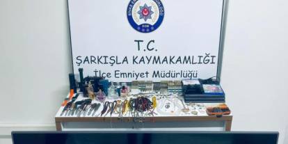 Sivas'ta Hırsızlık Şüphelileri Tutuklandı, Silahlar Ele Geçirildi