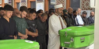 Sivas'ta Otomobildeki Patlama İkiz Kardeşleri Ayırdı