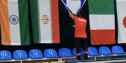Sivaslı Milli Güreşçi İsrail bayrağını düğümledi!