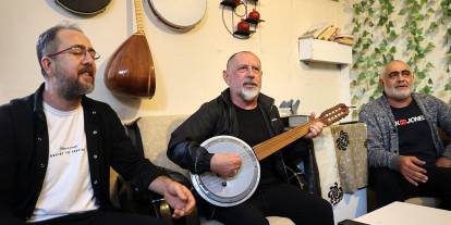 "Müzisyenler kahvesi"nden okey taşı sesi değil, nağmeler yükseliyor