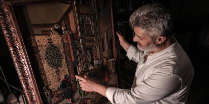 "Neva" ile ahşap eserler üretiyor