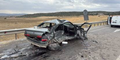 İki otomobilin çarpışmasında 1 kişi öldü, 3 kişi yaralandı