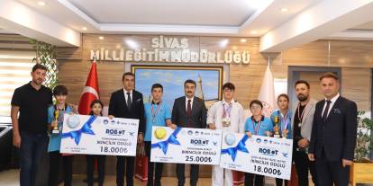 MEB Robot Yarışmasında Sivaslı Öğrencilerden Büyük Başarı