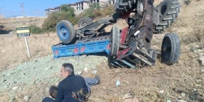Traktör devrildi: 2 yaralı