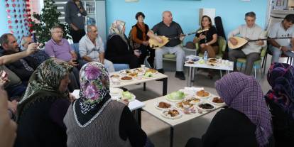 Hastalar ve yakınları müziğin gücüyle  moral buldu
