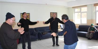 Sivas'ta Dünya Ruh Sağlığı Günü oyun havalarıyla kutlandı