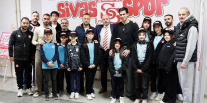 Sivasspor’dan okul çıkarması!