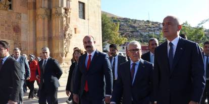 Kültür ve Turizm Bakanı Ersoy, Divriği Ulu Camii ve Darüşşifası'nı ziyaret etti