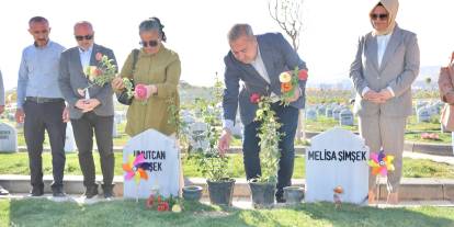 Melisa ve Umutcan kabirleri başında dualarla anıldı