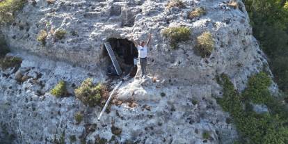 Deprem sonrasında huzuru mağarada bulmuştu...  Tahliye ediliyor