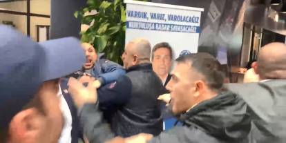 CHP kongresinde partililerle gazeteciler arasında gerginlik