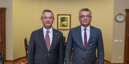 Özgür Özel'den Tufan Erhürman'a tebrik