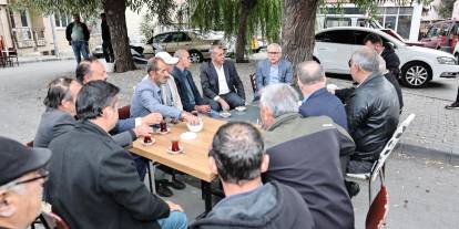 Vali Şimşek, çay ikramını geri çevirmedi