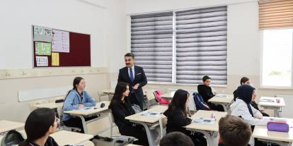 Sivas Milli Eğitim Müdürü Erdoğan, öğrencilere başarılar diledi