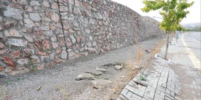 Sivas'ın o caddesinde heyelan riskine karşı harekete geçildi
