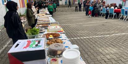Akıncılar'da öğrenciler Filistin için kermes düzenledi