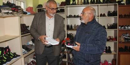 Zara Belediyesi Sosyal Market'e giysi desteği