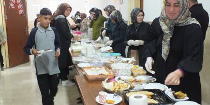 Ulaş'ta öğrenciler Gazze'ye destek kermesi düzenledi