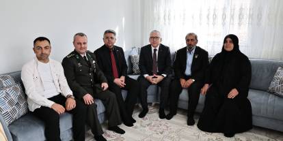 Vali Şimşek'ten şehit babasına ziyaret