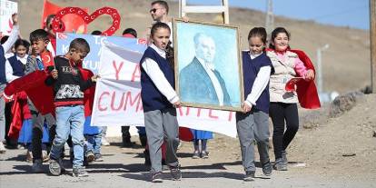 Sınır köyünde yürekleri ısıtan Cumhuriyet coşkusu