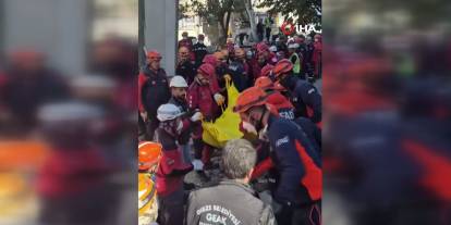Çöken binadan 2 kişinin cansız bedeni çıkarıldı