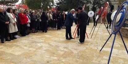 Sivas'ta CHP İl Teşkilatından Atatürk Anıtı'na çelenk