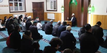 Hasan Limon'ndan sabah namazına gelen Sivaslı gençlere öğüt