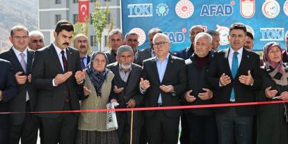 Sivas'ta deprem konutları hak sahiplerine teslim edildi!