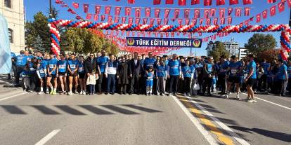 Sivas'ta Depremzede Öğrenciler için Maraton Düzenlendi