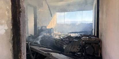 Sivas'ta yanan ev kullanılmaz hale geldi