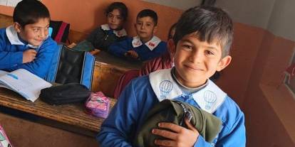 Köy okulunda yürek ısıtan doğum günü sürprizi