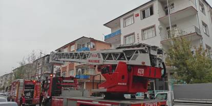 Kendini kilitlediği evini ateşe verdi