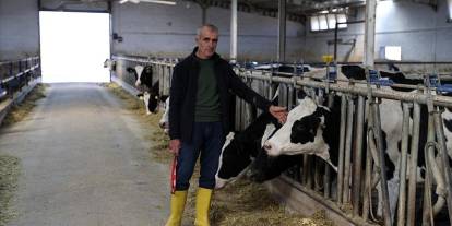 Sivas’ta devlet desteğiyle kurduğu çiftlikte günde 1 ton süt üretiyor