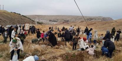 Sivas'ta ilkokul öğrencileri doğaya hatıra bıraktı