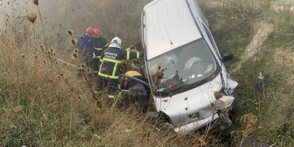 Hafif ticari araç, su kanalına uçtu